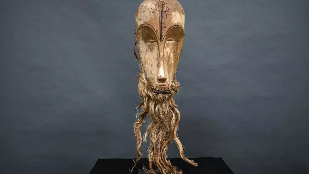 Protesters Interrupt €4.2m Auction of Stolen 19th-Century Gabonese Mask